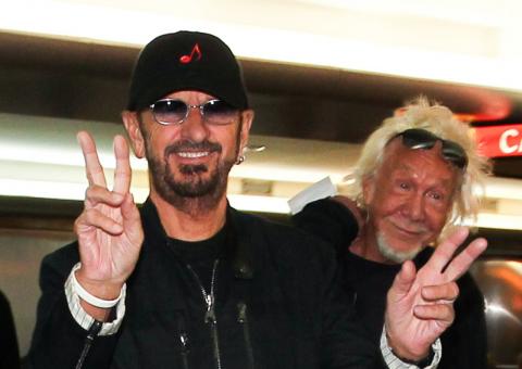 Ex-Beatle Ringo Starr é clicado desembarcando em São Paulo